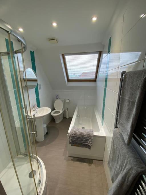 Spacious 2 Bed In Centre Apartamento NWI