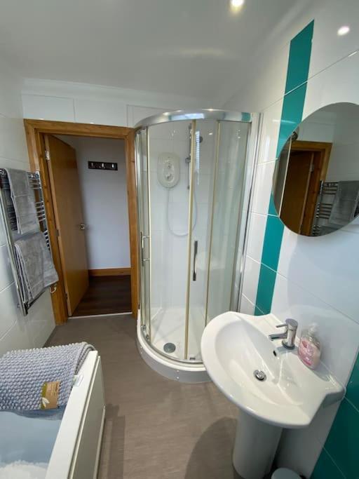 Spacious 2 Bed In Centre Apartamento NWI
